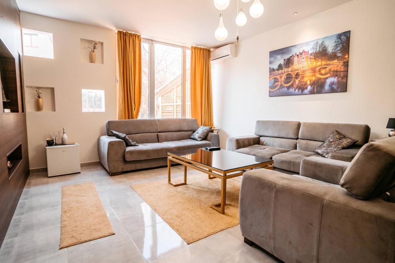 Magico Rooms & Apartments นิส ภายนอก รูปภาพ