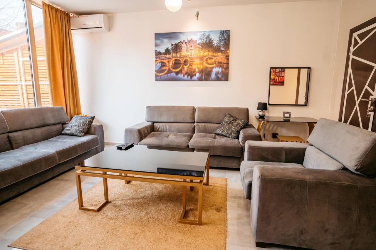Magico Rooms & Apartments นิส ภายนอก รูปภาพ