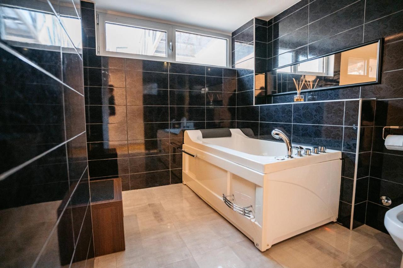 Magico Rooms & Apartments นิส ภายนอก รูปภาพ